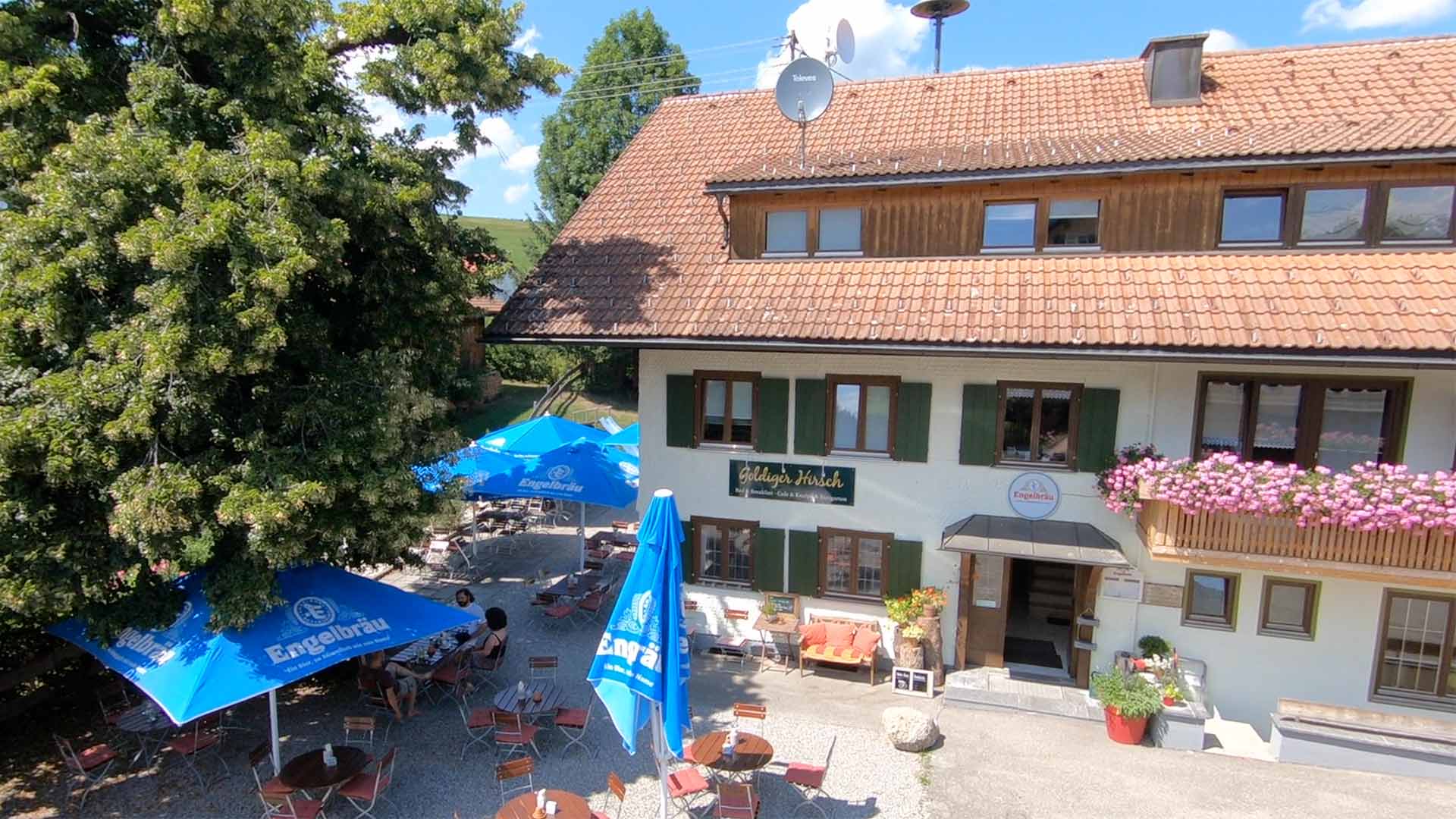 Eingang Goldiger Hirsch