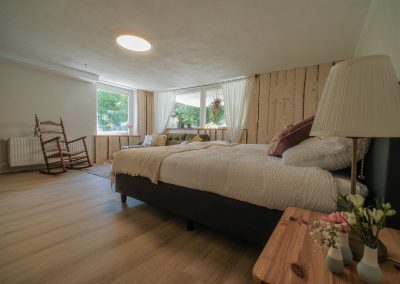 Schlafzimmer mit Sitzplätze